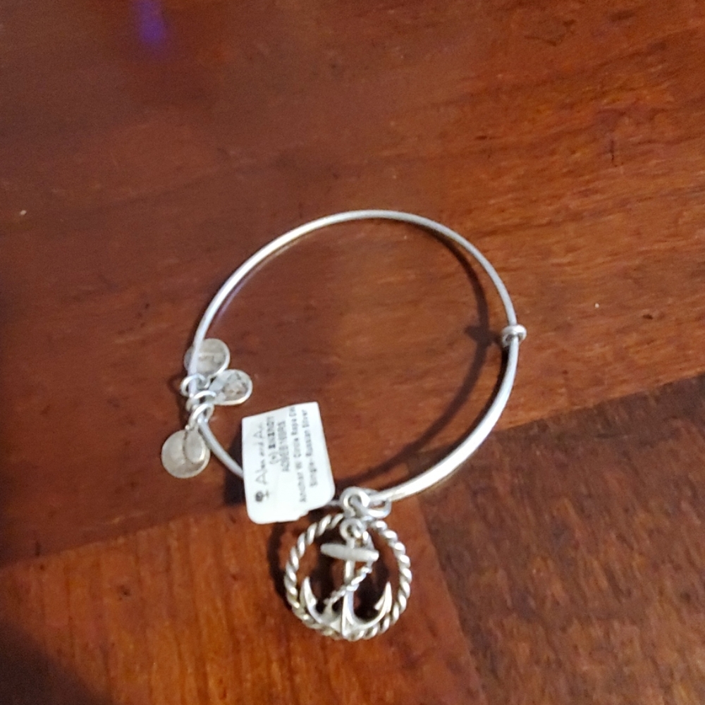 Anchor bracelet
